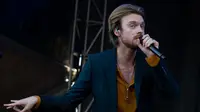 FINNEAS tampil di the Austin City Limits (ACL) Music festival (8/10/2021). (AFP/Suzanne Cordeiro)