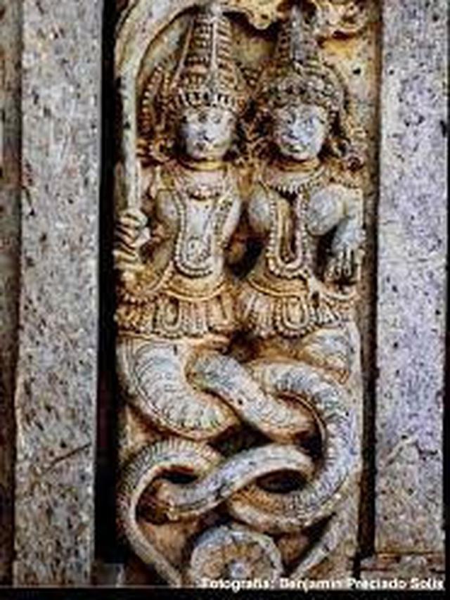 Naga dalam Tradisi Hindu maupun Buddha