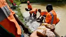 Tiguidanke Camara mendirikan perusahaan tambang emas TMG Tigui Mining Company, Pantai Gading, Sabtu (25/2). Karir baru ini menjadikan dirinya sebagai wanita pertama yang memiliki usaha tambang di Afrika Barat. (AFP Photo/ Sia Kambou)