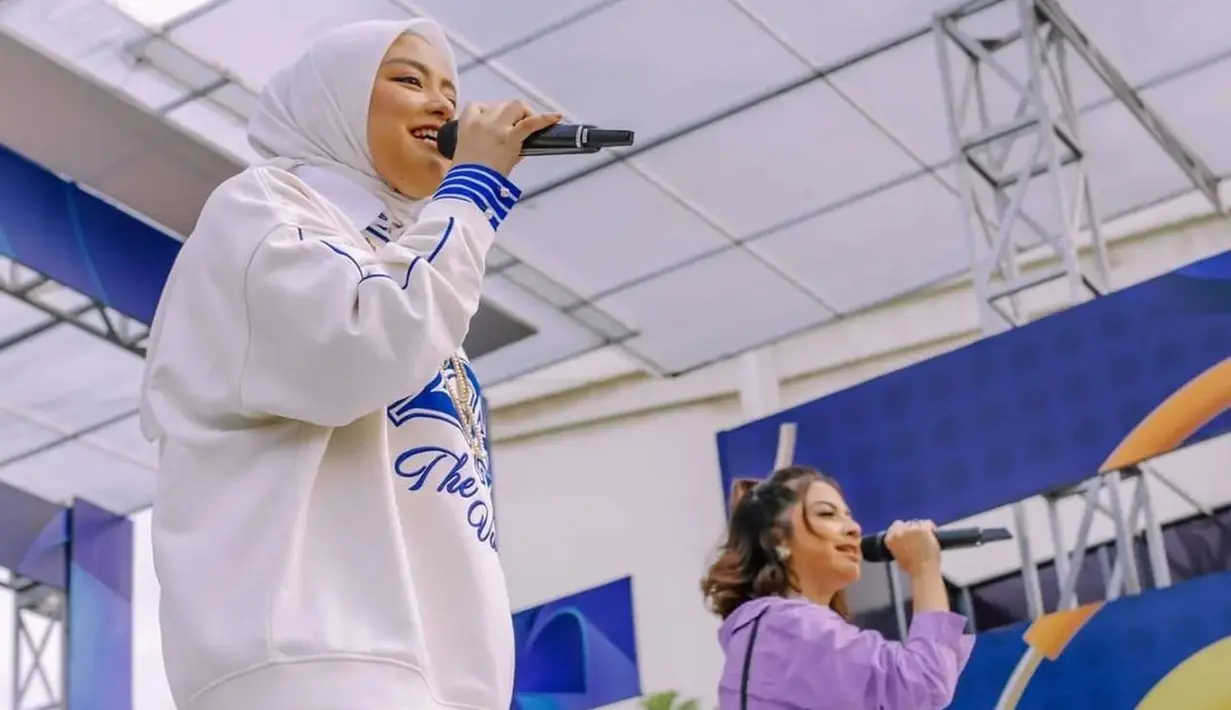 Terlepas dari itu, penampilan Tika dan Tiwi T2 ini sukses membuat para penggemarnya nostalgia. Tak heran jika banyak yang berharap band itu berdiri lagi. (Liputan6.com/IG/@tentangtiwi).