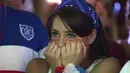 Kekecewaan tampak diraut wajah salah satu suporter wanita AS yang menyaksikan Tim Howard dkk gagal meraih poin penuh ssat berlaga melawan Portugal di Los Angeles, Kalifornia, (22/6/2014). (REUTERS/Lucy Nicholson)