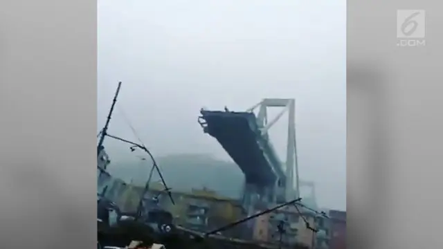 Jembatan layang di satu ruas jalan tol di dekat Genoa, Italia, ambruk dan menyebabkan mobil-mobil jatuh dari ketinggian 45 meter dan menewaskan puluhan orang, Selasa (14/08) sore waktu setempat.