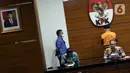 Wakil Ketua KPK, Nurul Ghufron (kanan) saat membacakan konstruksi perkara yang menjerat Kepala Kantor Wilayah (Kakanwil) Badan Pertanahan Nasional (BPN) Provinsi Riau, M Syahrir di di Gedung KPK, Jakarta, Kamis (1/12/2022). KPK menahan Syahrir untuk masa penahanan pertamanya selama 20 hari ke depan. (Liputan6.com/Helmi Fithriansyah)