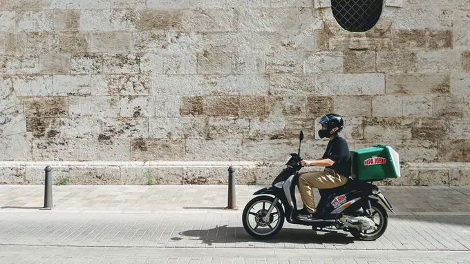 Ilustrasi Mantan Menteri Afganistan Beralih Prosesi Menjadi Kurir Pizza di Jerman/dok. Unsplash Lucian