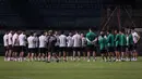 Dalam latihan yang hanya boleh diliput awak media dalam 15 menit awal tersebut penjagaan ketat dilakukan oeh beberapa petugas keamanan Swasta yang dikerahkan sepanjang sesi latihan. (Bola.com/Bagaskara Lazuardi)