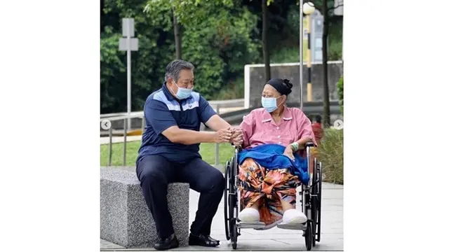 7 Momen SBY Setia Dampingi Ani Yudhoyono di Rumah Sakit, Bikin Haru