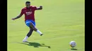 Memphis Depay ikut sesi latihan pertama kalinya bersama Barcelona pada Selasa (20/7/2021). Depay baru bergabung latihan dengan Barcelona karena sebelumnya, ia fokus dengan Timnas Belanda di ajang Euro 2020. (Foto: AFP/Lluis Gene)