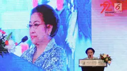 Presiden kelima RI Megawati Soekarnoputri memberikan sambutan pada Festival Prestasi Indonesia di JCC Jakarta, Senin (21/8). Acara ini diselenggarakan oleh Unit Kerja Presiden Pembinaan Ideologi Pancasila (UKP-Pancasila). (Liputan6.com/Helmi Fithriansyah)