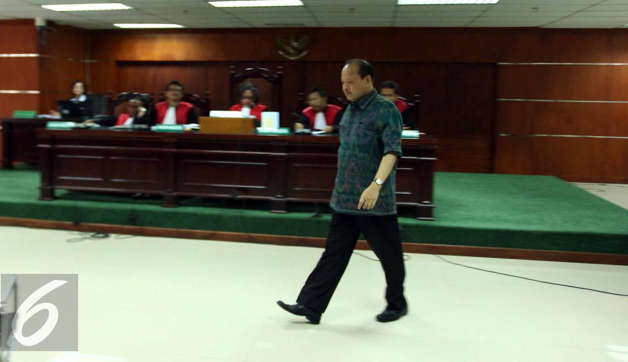 Terdakwa mantan anggota DPR Sutan Bhatoegana menjalani sidang lanjutan di Pengadilan Tipikor, Jakarta, Kamis (18/6/2015). Sutan Bhatoegana terlibat atas dugaan dalam kasus suap pembahasan APBNP 2013 di Kementerian ESDM. (Liputan6.com/Helmi Afandi)