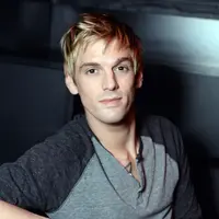 "Ingat satu hal yang sangat penting, Michael mewariskan ilmunya kepada diriku. Aku tidak pernah meminta dia untuk melakukan itu," tulis Aaron Carter. Ia mengklaim dirinya telah lolos uji oleh ikon musik tersebut. (Bintang/EPA)