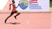 Atlet pelajar SMAN 1 Mimika Kaleb D. Kehek, menjuarai nomor lari 100 meter putra dengan catatan waktu tercepat 12,32 detik pada Energen Champion SAC Indonesia 2022 - Papua Qualifiers di Mimika Sports Complex, Minggu (9/10/2022). (Ist)