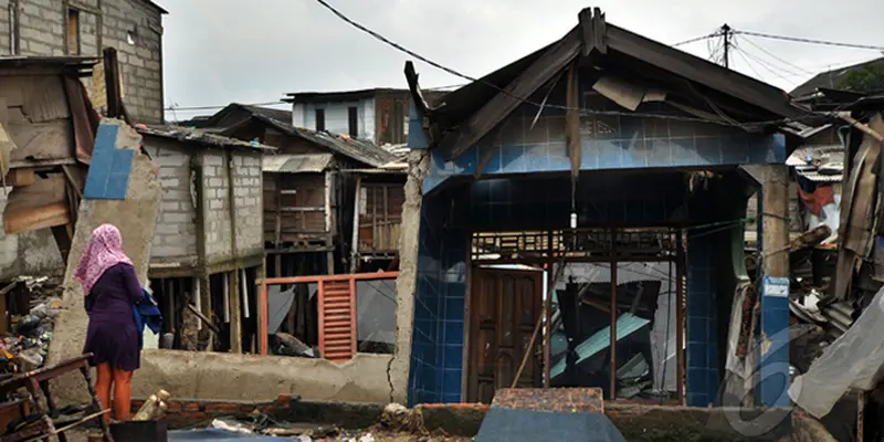 Diterjang Banjir, Puluhan Rumah Ambruk