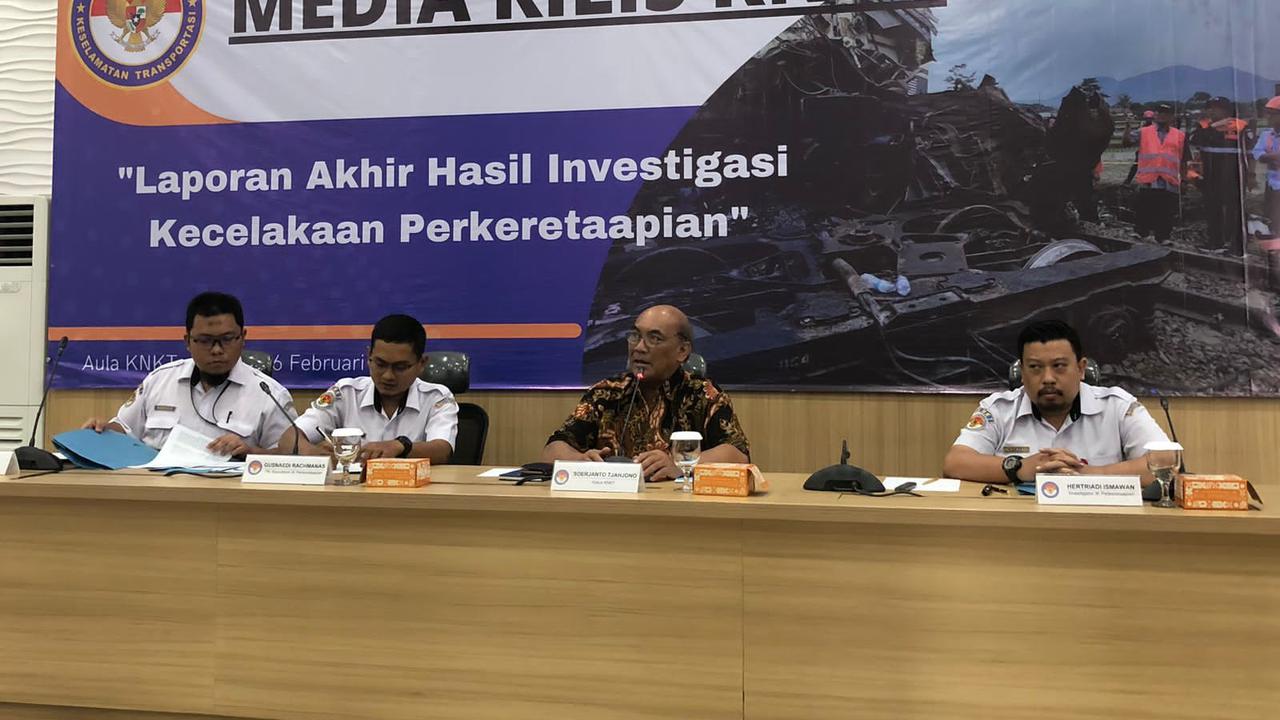 Konferensi pers Laporan Akhir Hasil Investigasi Kecelakaan Perkeretaapian, di kantor KNKT, Jakarta, Jumat (16/2/2024). (Foto: Liputan6.com/Tira S)