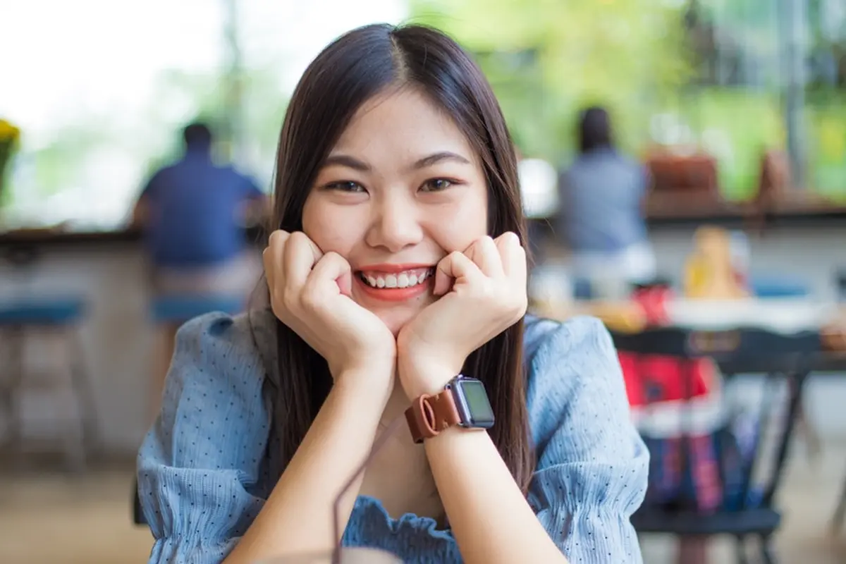 cantik tersenyum kalem baik manis