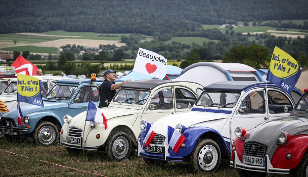 Para pecinta mobil Citroen klasik dari seluruh dunia ini berkumpul di area yang setara dengan 75 lapangan sepak bola. (GABRIEL MONNET/AFP)