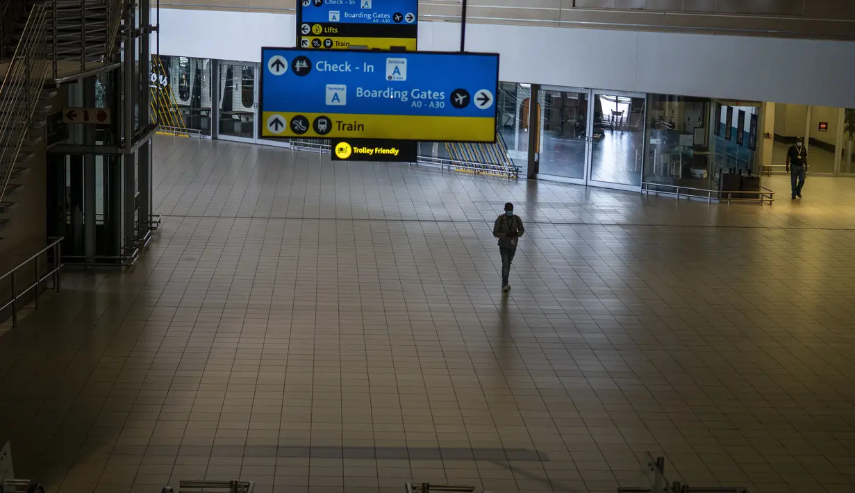 World Health Organization (WHO) menyatakan varian B.1.1.529 atau Omicron pertama kali dilaporkan ke WHO dari Afrika Selatan pada 24 November 2021. Varian ini disebut sebagai salah satu yang sangat cepat dalam menularkan virus. (AP/Jerome Delay)