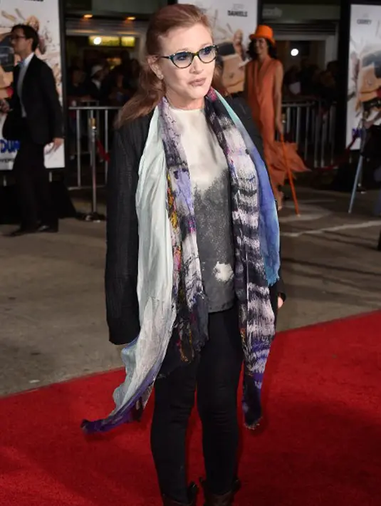  Melansir Hollywoodlife, saudara laki-laki Carrie, Todd Fisher mengkonfirmasi kebenaran terkait kehadiran saudara perempuannya di film Star Wars ke 9 yang akan tayang pada tahun 2019 nanti. (AFP/Bintang.com)