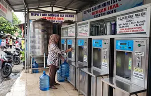 Air Depot Isi Ulang atau AMDK Bermerek? Kenali Beda Harga, Pengawasan, dan Risikonya