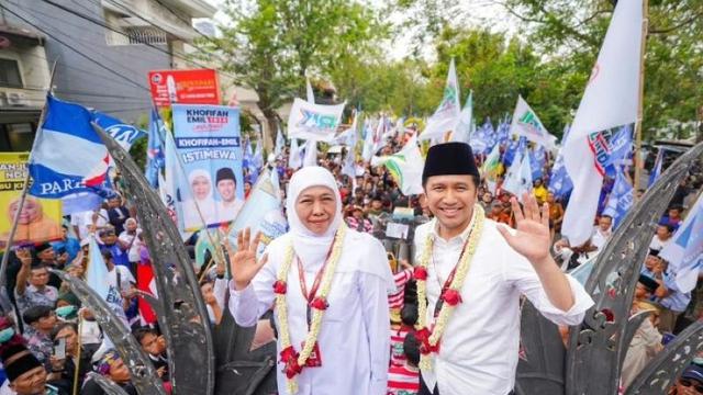 Khofifah-Emil Dardak saat daftar Pilkada Jatim 2024. (Istimewa)