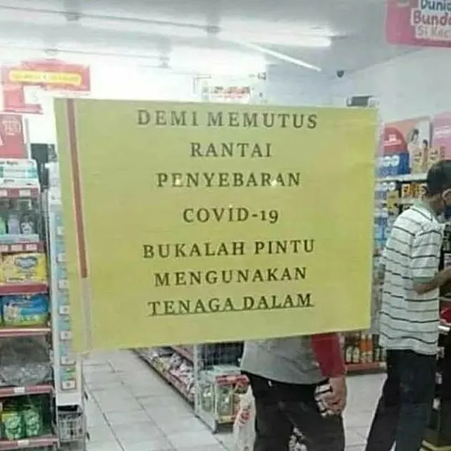 6 Instruksi Kocak di Pintu Minimarket Ini Bikin Senyum Tipis