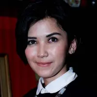 Setelah merubah gaya rambut, Dinda Kanya Dewi merasa dikutuk.