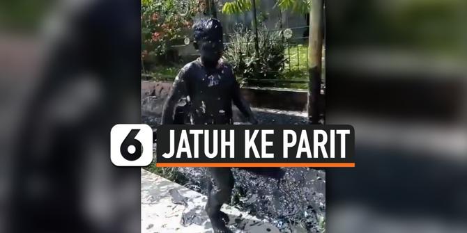 VIDEO: Viral Bocah Jatuh ke Parit, Tubuh Berlumuran Kotoran