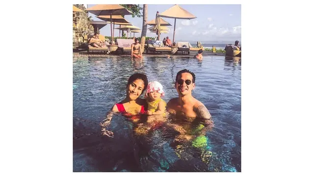 Momen Liburan Keluarga Kecil Tarra Budiman (sumber: instagram/@tarrabudiman)
