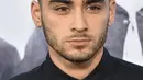 Tetapi Zayn seakan tidak peduli dengan celotehan dan kritikan para paparazi yang menilai penampilannya kala itu. (AFP/Bintang.com)