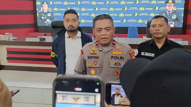 Wakapolresta Tuban, Kompol Supiyan, ketika memberikan penjelasan kepada awak media.