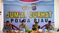 Kapolda Riau Irjen Mohammad Iqbal dalam kegiatan Jum'at Curhat Polda Riau. (Liputan6.com/M Syukur)