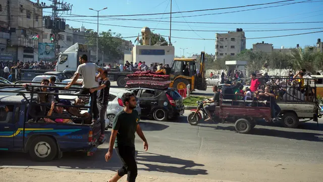 Warga Palestina Tinggalkan Gaza