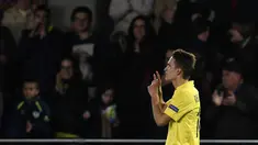 Pemain Villarreal, Denis Suarez, merayakan gol ke gawang Napoli pada laga leg pertama 32 besar Liga Europa di Stadion Camp El Madrigal, Jumat (19/2/2016) dini hari WIB. (AFP/Jose Jordan)