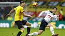 Aksi pemain Watford, Sebastian Prodl  saat berebut bola dengan pemain Tottenham, Son Heung-min pada laga Premier League di Vicarage Road, (1/1/2017). Spurs menang 4-1. (Reuters/Eddie Keogh) 
