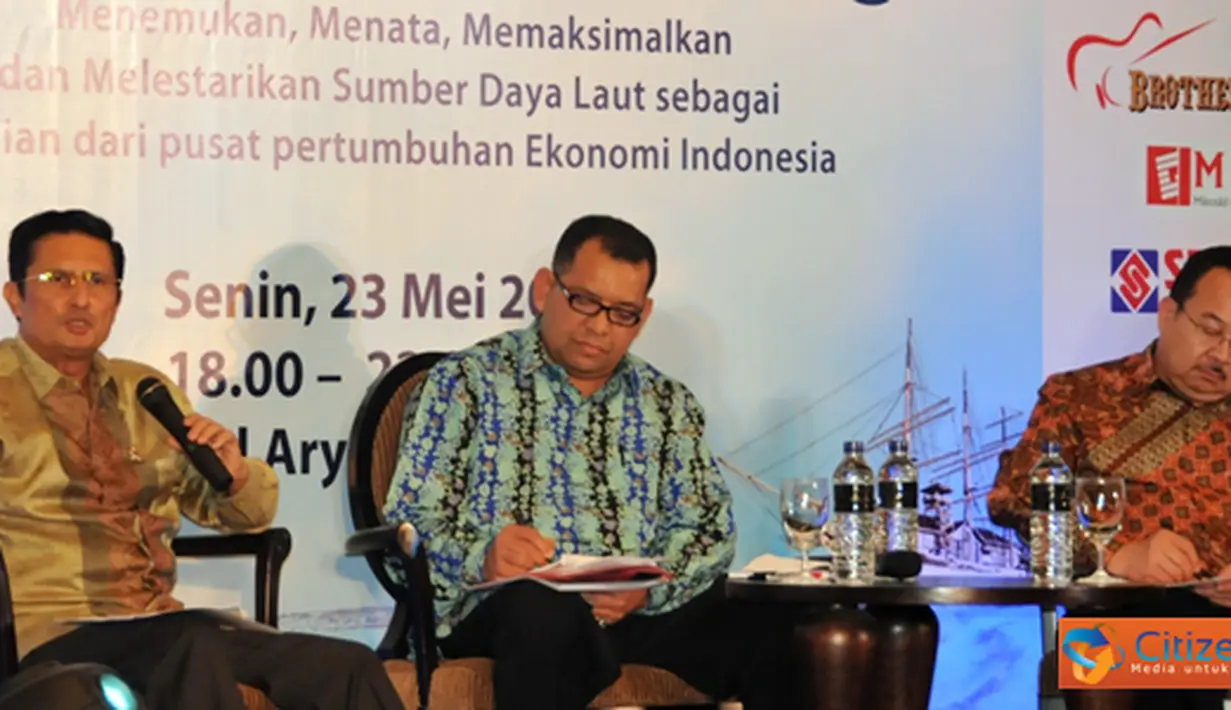 Citizen6, Medan: Menteri Kelautan dan Perikanan Fadel Muhammad dan Moderator Herman Harianja dan Guru Besar Ilmu Manajemen Rheinal Kasali pada diskusi Cintaku Bahari ku di hotel Arya Duta Medan. (Pengirim: Efrimal Bahri)