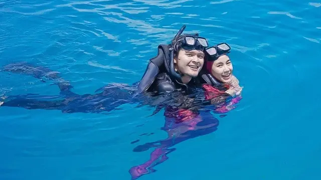 7 Potret Liburan Anisa Rahma dan Suami di Maldives, Curi Perhatian