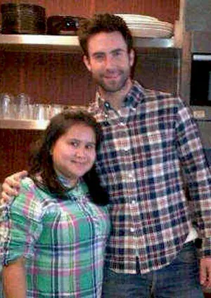 Adam Levine & perempuan Indonesia yang dikabarkan menjadi asisten rumah tangganya.