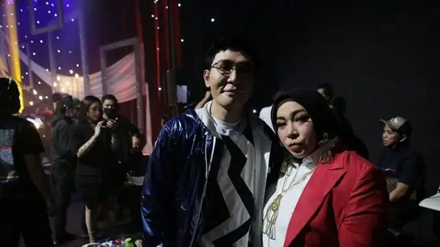 10 Potret Kedekatan Bos TV Otis Hahijary dengan Artis Papan Atas, Akrab Banget