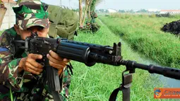 Personel Denmako Pasmar-1 Tangkal Serangan Musuh
