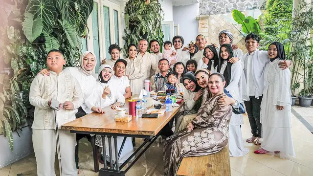 7 Momen Keluarga The Hermansyah, Gen Halilintar dan The Lemos Kumpul Bersama, Curi Perhatian
