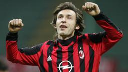 Pirlo bisa dibilang sebagai gelandang paling kreatif di zamannya. Tak hanya itu, ia juga merupakan salah satu pengumpan terbaik dan spesialis bola mati. Pirlo membuat 327 penampilan dengan mencetak 39 gol dan 61 assist di bawah asuhan Carlo Ancelotti saat menukangi AC Milan. (AFP/Paco Serinelli)