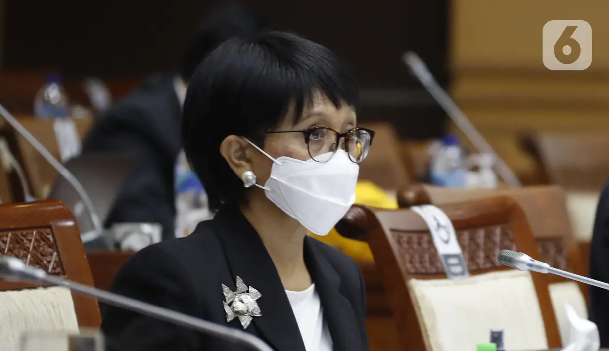 Menlu Retno Marsudi saat rapat bersama Komisi I DPR RI, Jakarta, Selasa (26/1/2021). Rapat membahas Kebijakan pelindungan WNI di luar negeri dalam menghadapi gelombang kedua COVID-19 dan kebijakan politik luar negeri Indonesia terhadap perkembangan di dunia. (Liputan6.com/Angga Yuniar)