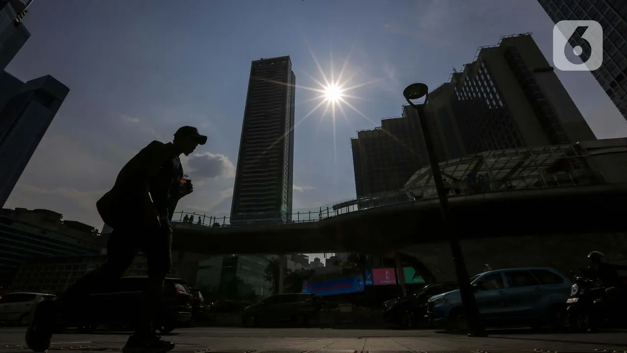 Teriknya Cuaca Jakarta saat Badai Matahari Berlangsung