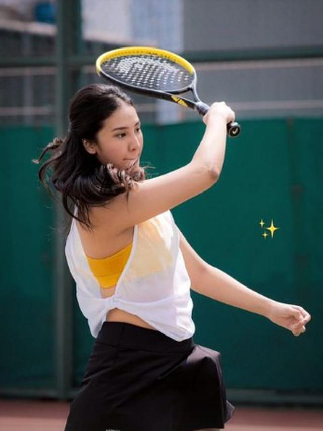 8 Potret Anya Geraldine Jajal Olahraga Tenis, Curi Perhatian