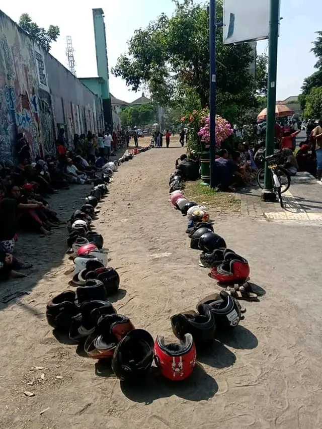 6 Cara Tunggu Antrean Ini Nyeleneh Banget Bikin Tepuk Jidat