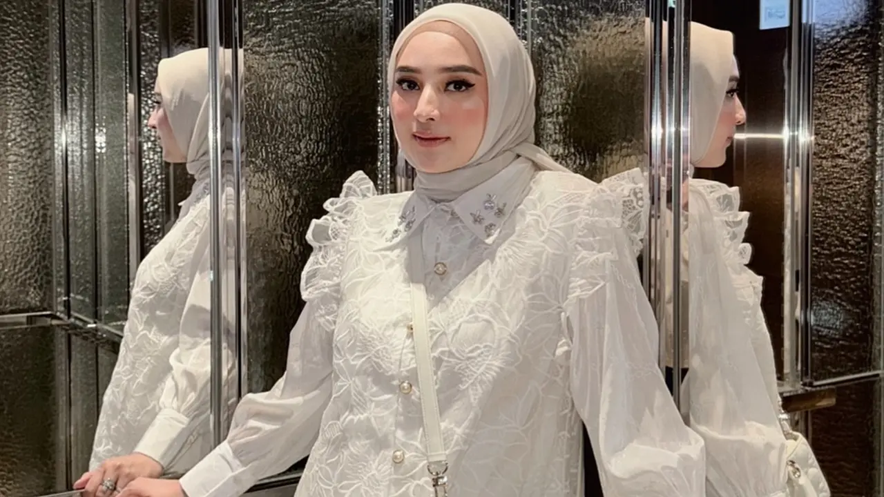 6 Gamis ala Dinan Fajrina Istri Doni Salmanan, Sederhana tapi Tetap Kekinian