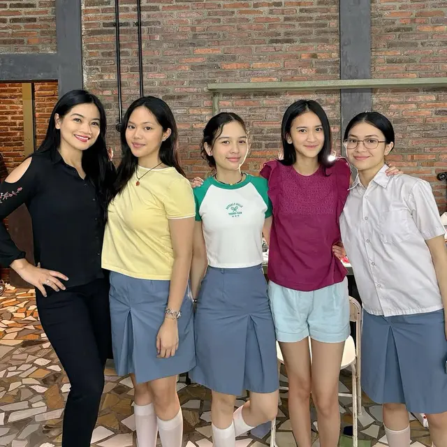 6 Potret Pemain AADC di Lokasi Syuting Rangga & Cinta, Beri Dukungan Hangat