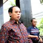 Ketum Partai Persatuan Pembangunan (PPP) versi Muktamar Jakarta, Djan Faridz mendatangi gedung KPK, Jakarta, Senin (27/4/2015). Djan mengaku kedatangannya untuk menjenguk mantan Ketum PPP, Suryadharma Ali (SDA). (Liputan6.com/Helmi Afandi)