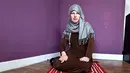 Lucy yang bernama asli Laurens dulu merupakan pria. Dan sejak 2010 ia berubah jenis kelamin jadi wanita. Kini ia menikah dengan seorang pria muslim yang ditemuinya di situs kencan online. (SWNS/Henry Nicholls/wwn)