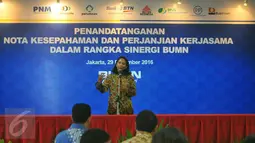Mentri BUMN Rini Soemarno memberi pidato saat penandatanganan kerja sama 7 BUMN, Jakarta, Kamis (39/12). Ketujuh BUMN yang menjalin sinergi dengan Bank BTN yakni PT Bukit Asam (Persero) Tbk, PT Reasuransi Indonesia Utama. (Liputan6.com/Angga Yuniar)