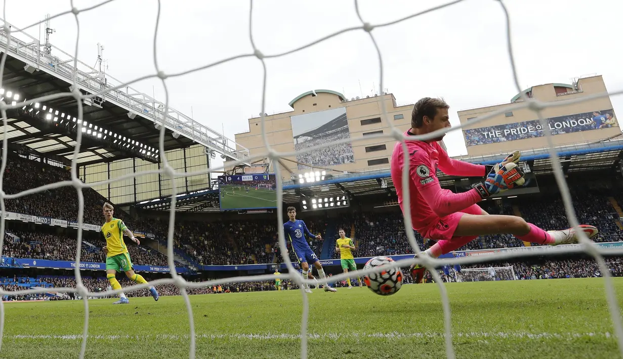 Tak sampai di situ saja, pada masa injury time, Chelsea kembali menambah keunggulannya menjadi 7-0 lewat gol yang lagi-lagi dicetak oleh Mason Mount. Gelandang Inggris ini mencetak isetelah menerima umpan dari Ruben Loftus-Cheek. (AFP/Adrian Dennis)